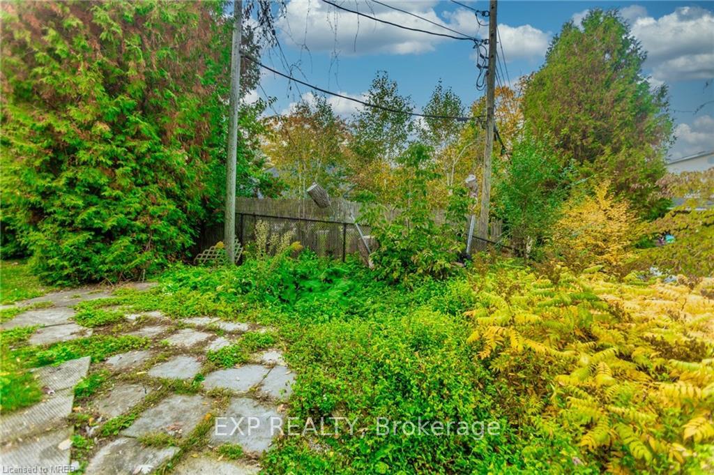 Photo 10 of Unit B, 376 Philip Place, Hamilton, Ancaster — HOMEH