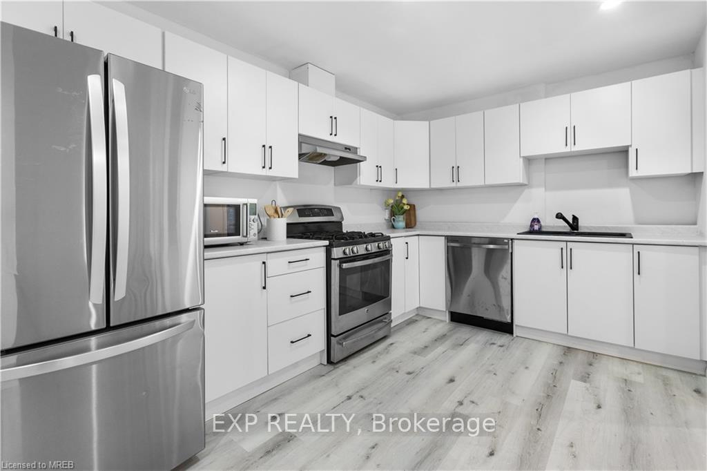 Photo 17 of Unit B, 376 Philip Place, Hamilton, Ancaster — HOMEH