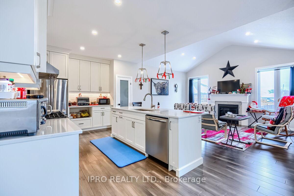 Photo 11 of 111 Renaissance Drive, St. Thomas — HOMEH