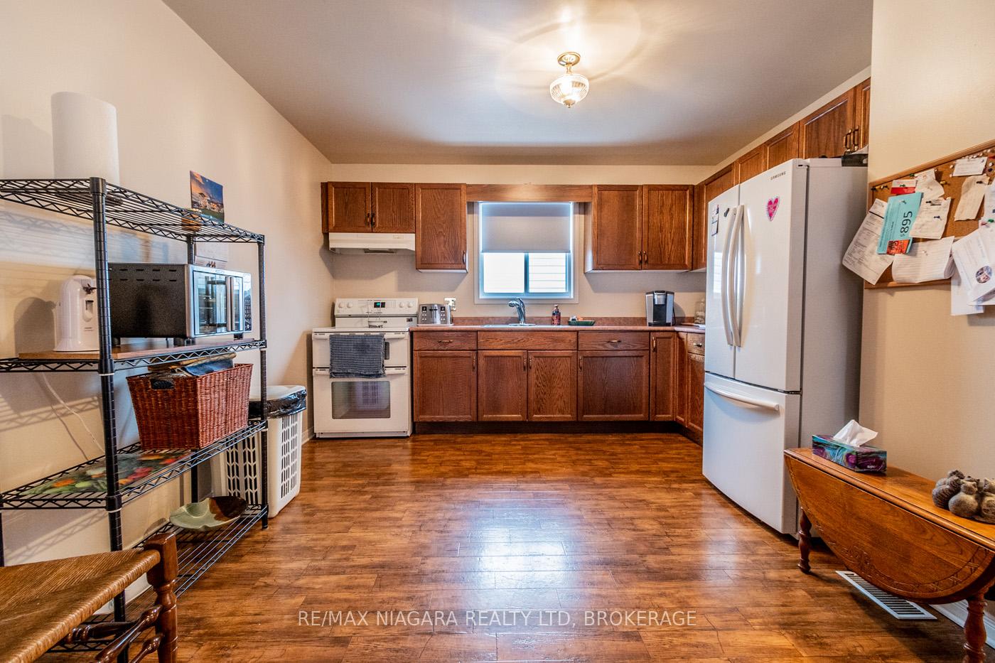 Photo 3 of 14 Jennifer Crescent, St. Catharines, Carlton/Bunting — HOMEH