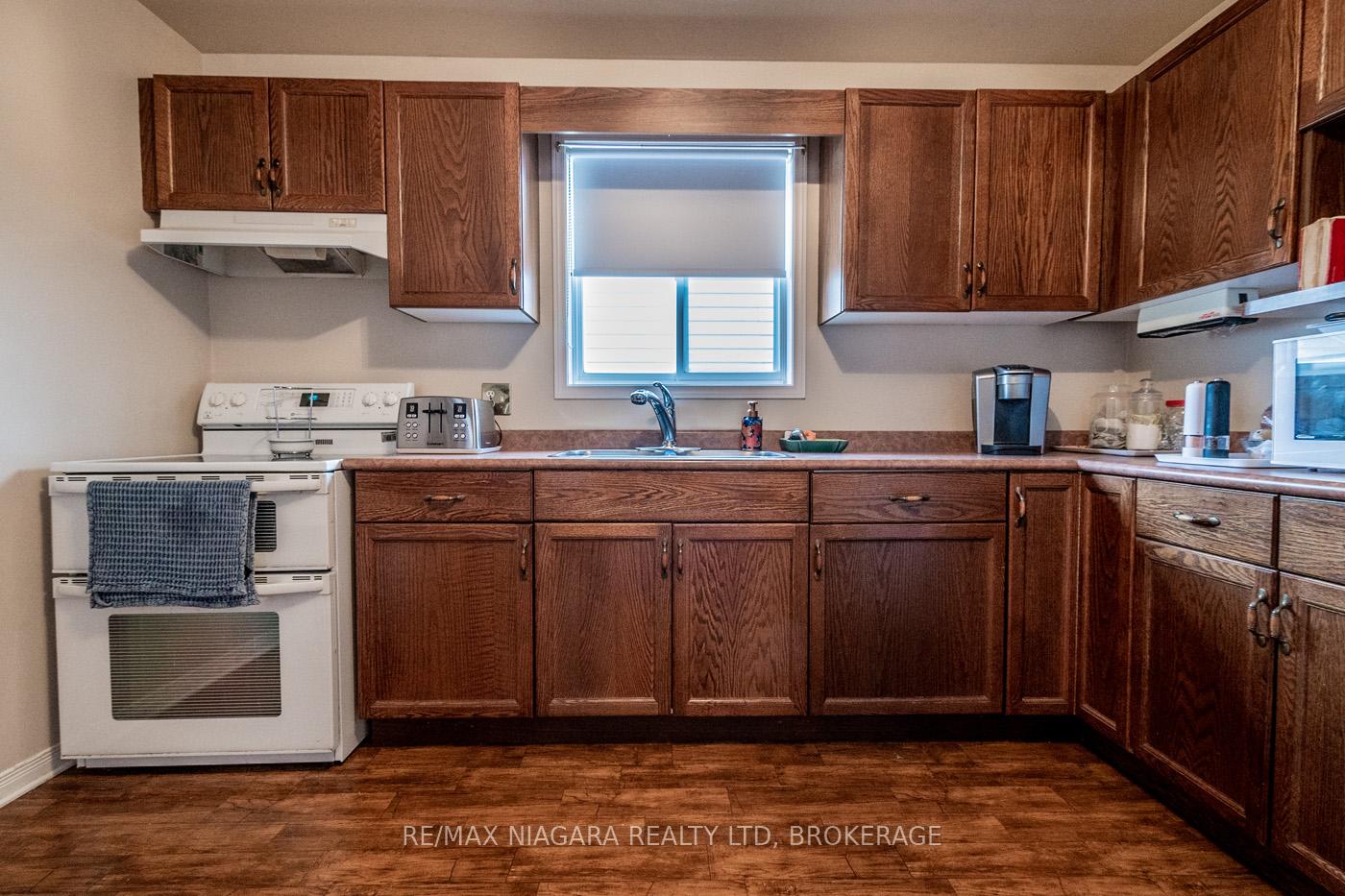 Photo 4 of 14 Jennifer Crescent, St. Catharines, Carlton/Bunting — HOMEH