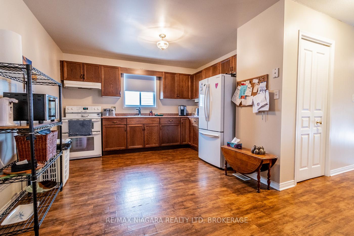 Photo 7 of 14 Jennifer Crescent, St. Catharines, Carlton/Bunting — HOMEH