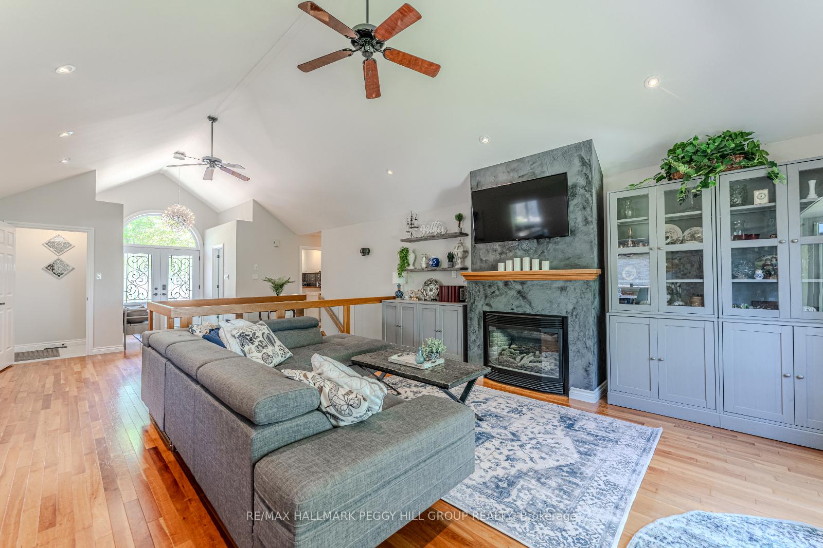 Photo 3 of 64 Woodcrest Road, Barrie, Allandale Heights — HOMEH