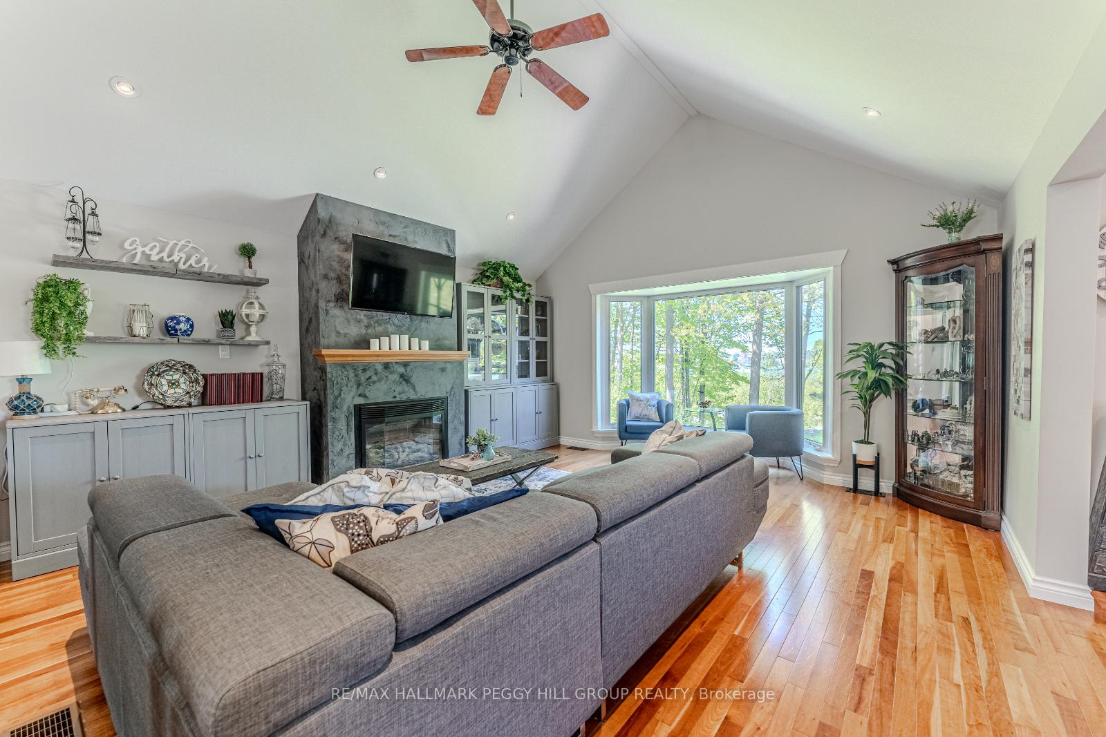 Photo 4 of 64 Woodcrest Road, Barrie, Allandale Heights — HOMEH