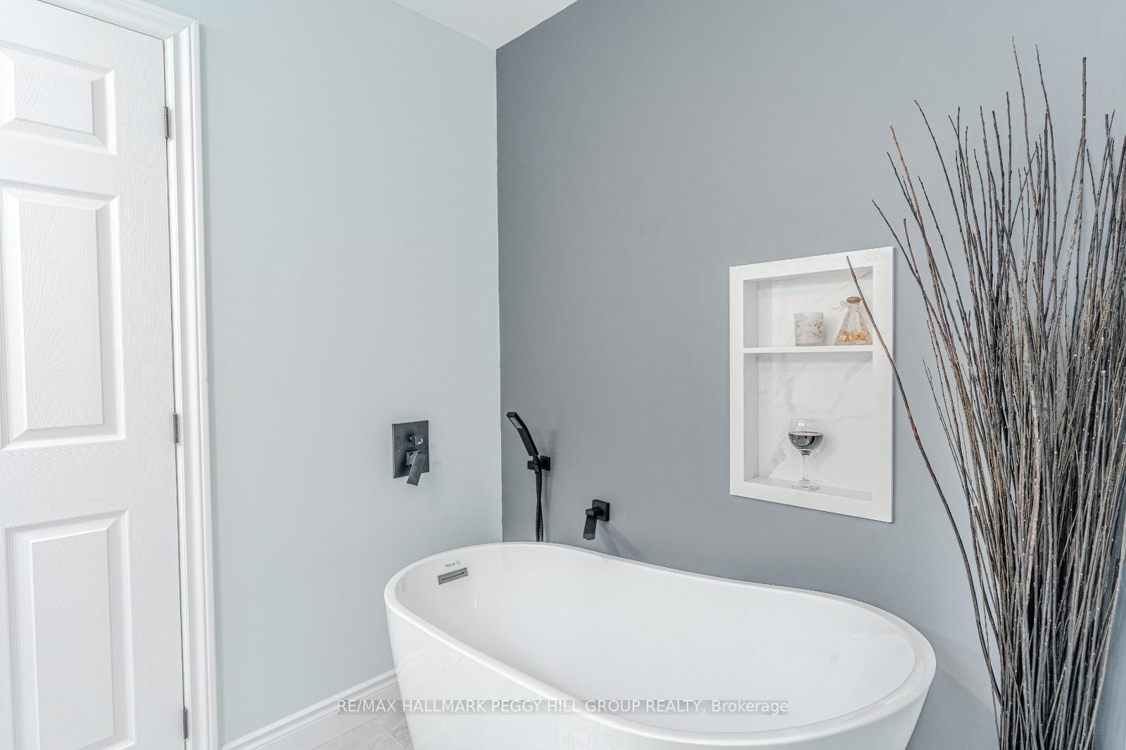 Photo 9 of 64 Woodcrest Road, Barrie, Allandale Heights — HOMEH