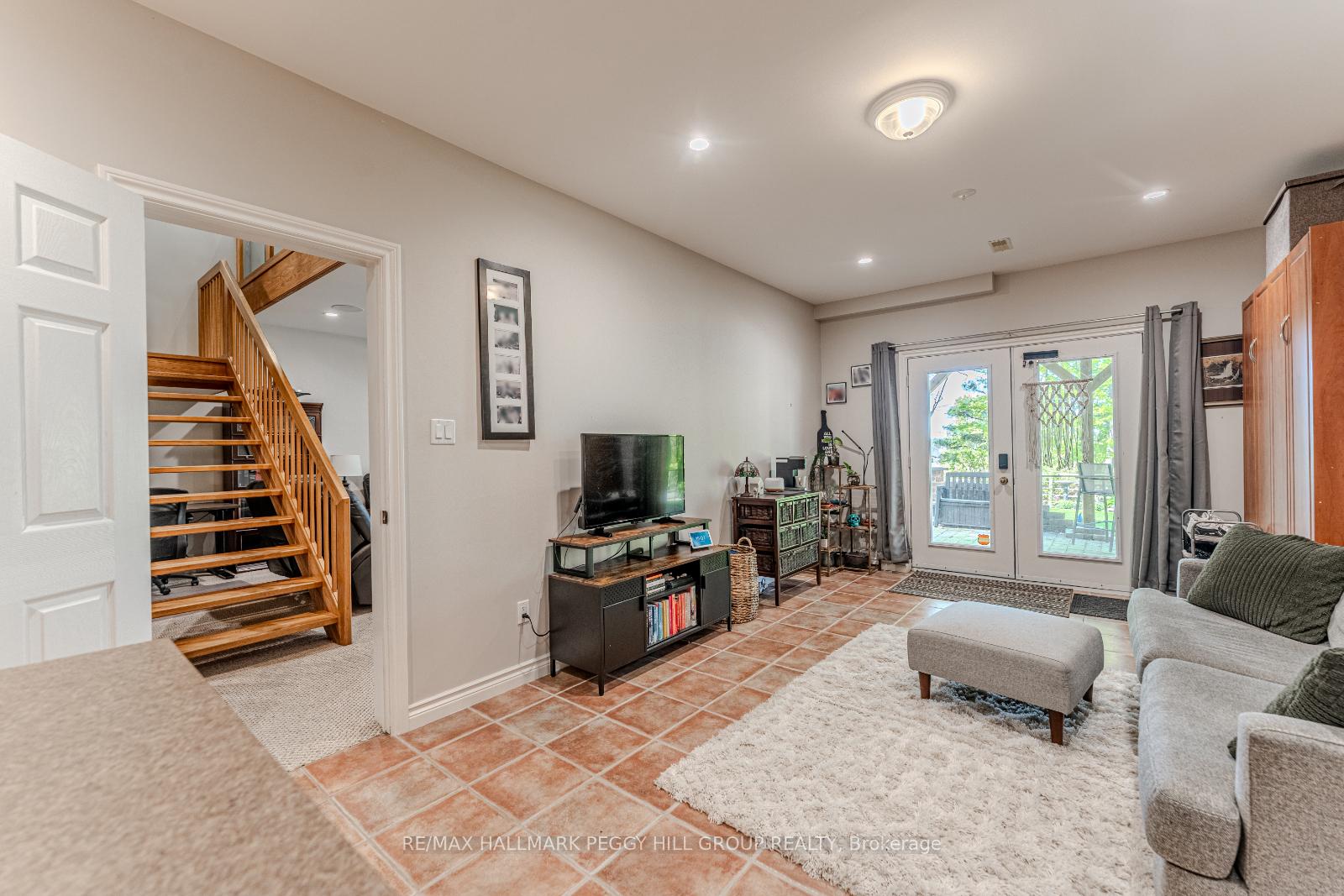 Photo 16 of 64 Woodcrest Road, Barrie, Allandale Heights — HOMEH