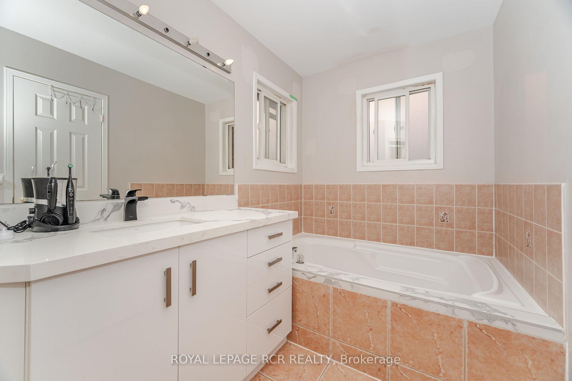 Photo 12 of 127 Tiller Trail, Brampton, Fletcher's Creek Village — HOMEH