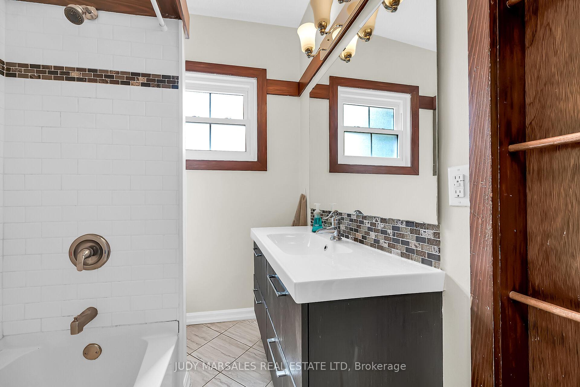 Photo 23 of 103 Arkell Street, Hamilton, Westdale — HOMEH