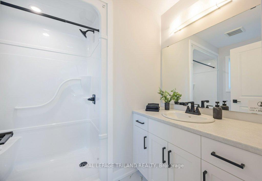 Photo 26 of 57 Silverleaf Path, St. Thomas — HOMEH