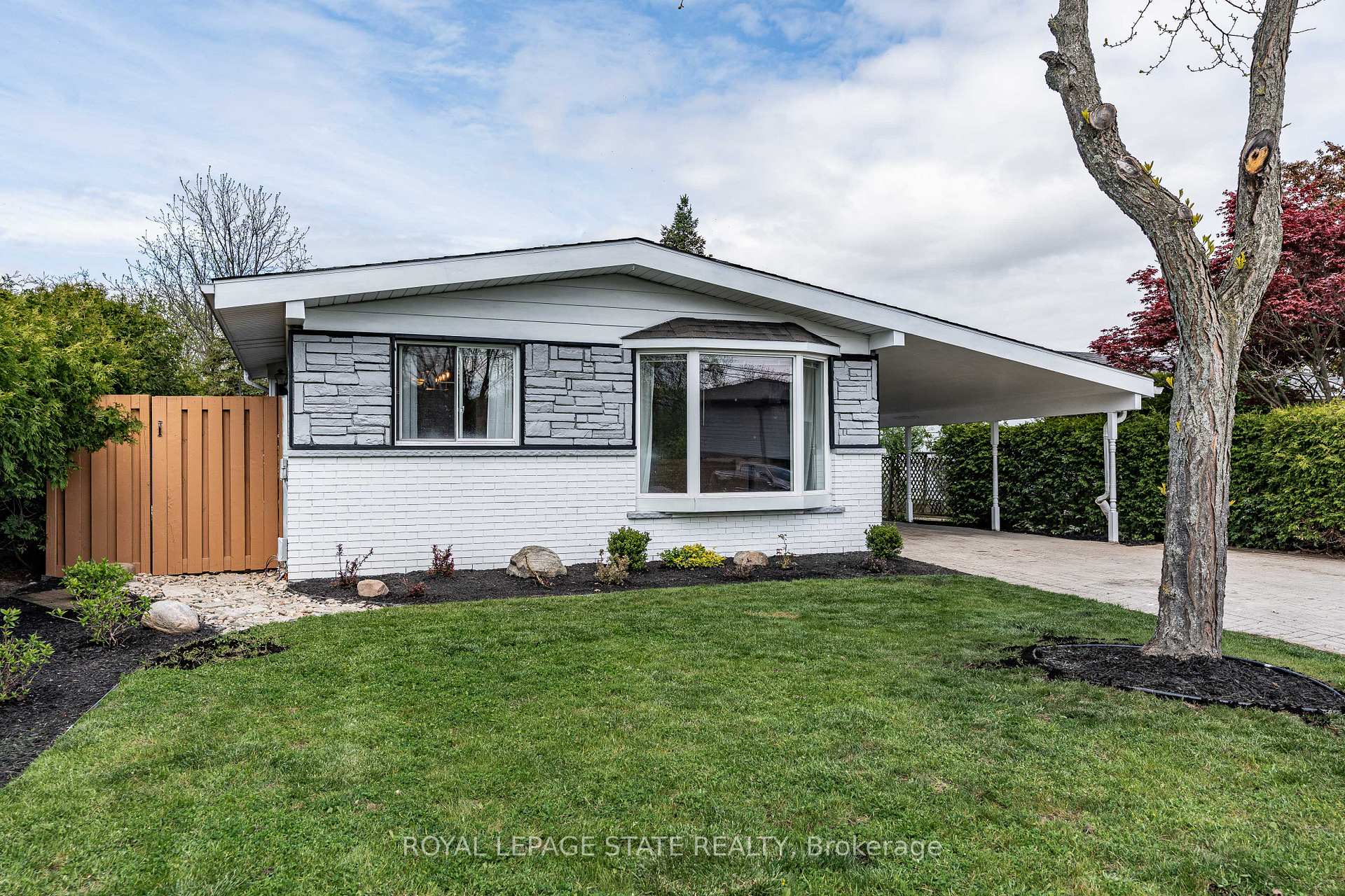 Photo 1 of 14 Turnbull Road, Hamilton, Dundas — HOMEH