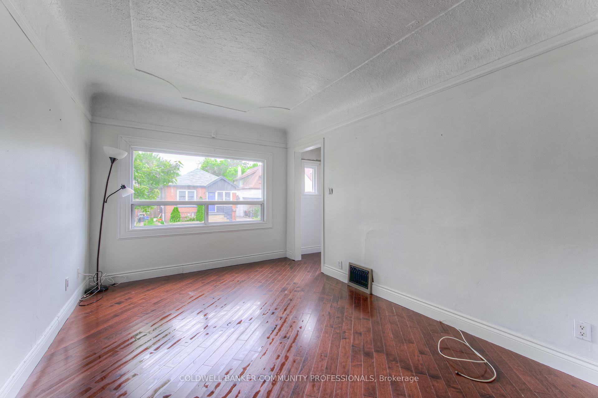 Photo 7 of 153 Fairfield Avenue, Hamilton, Homeside — HOMEH