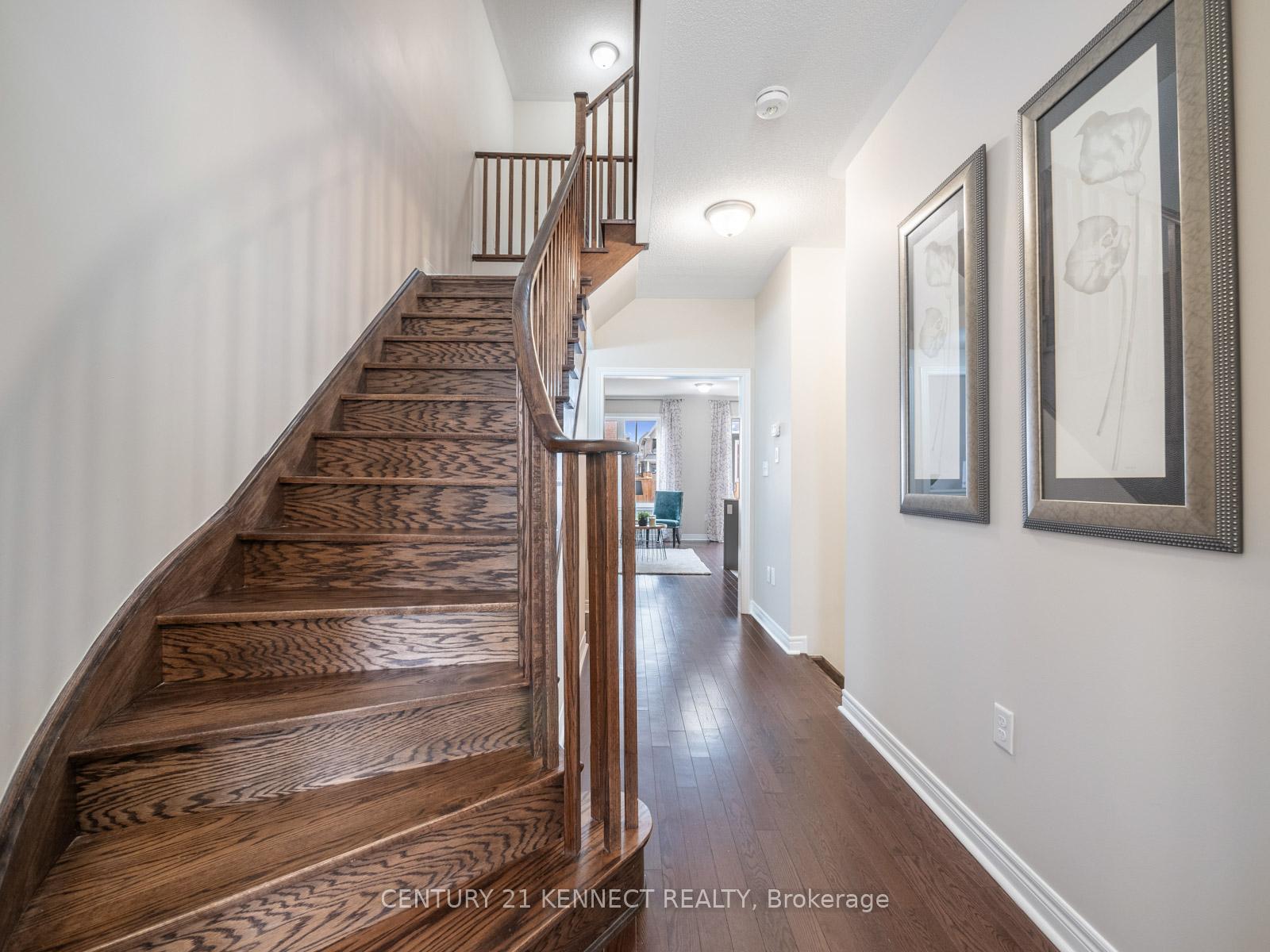 Photo 3 of 49 Finegan Circle, Brampton, Northwest Brampton — HOMEH