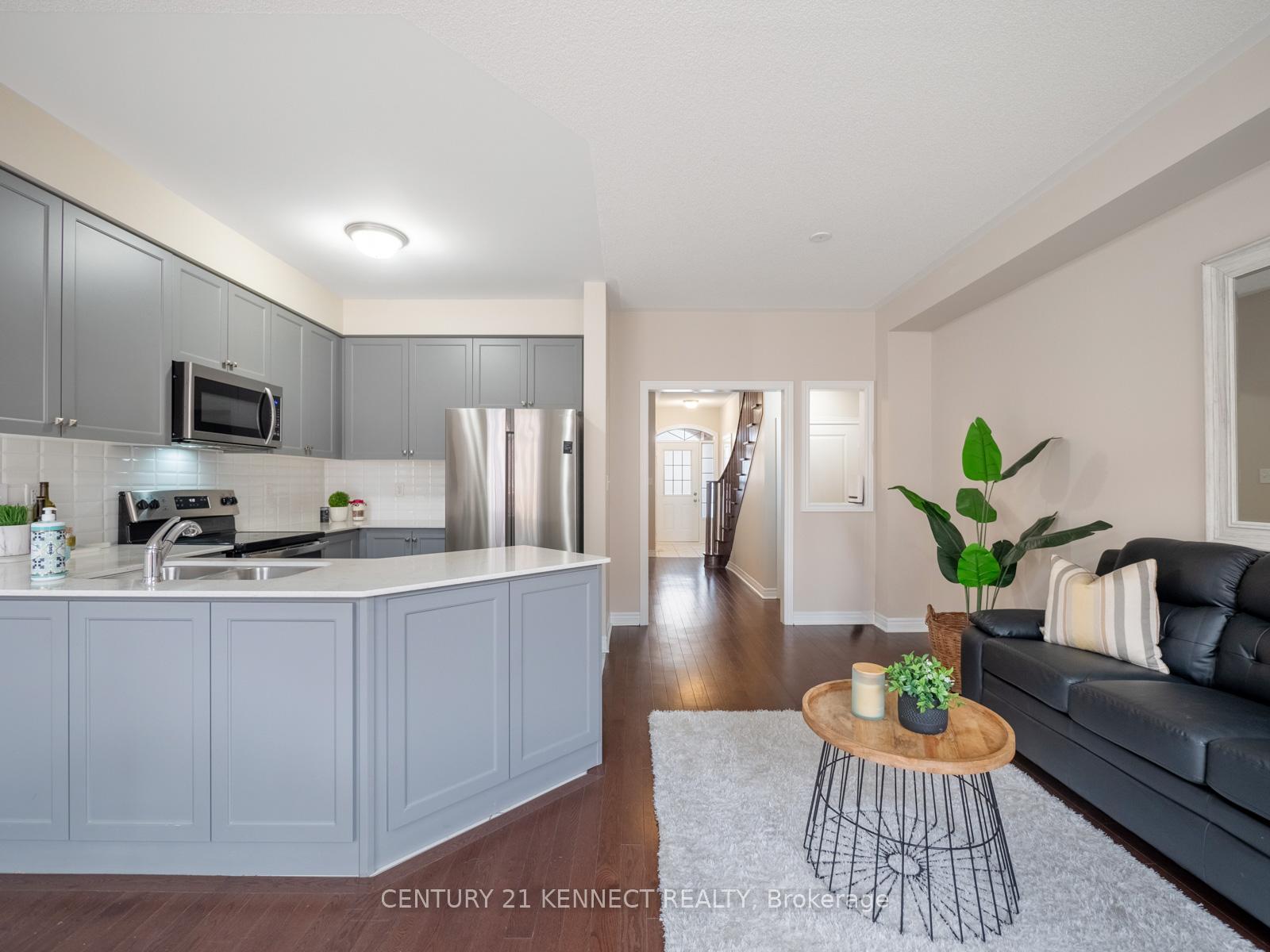 Photo 8 of 49 Finegan Circle, Brampton, Northwest Brampton — HOMEH