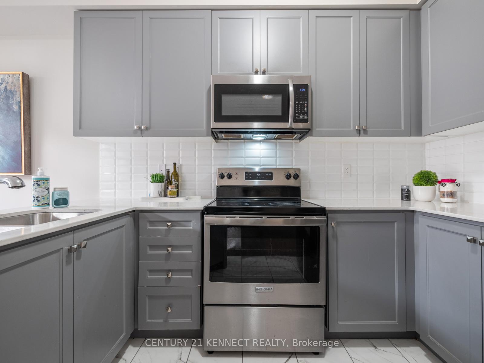 Photo 13 of 49 Finegan Circle, Brampton, Northwest Brampton — HOMEH