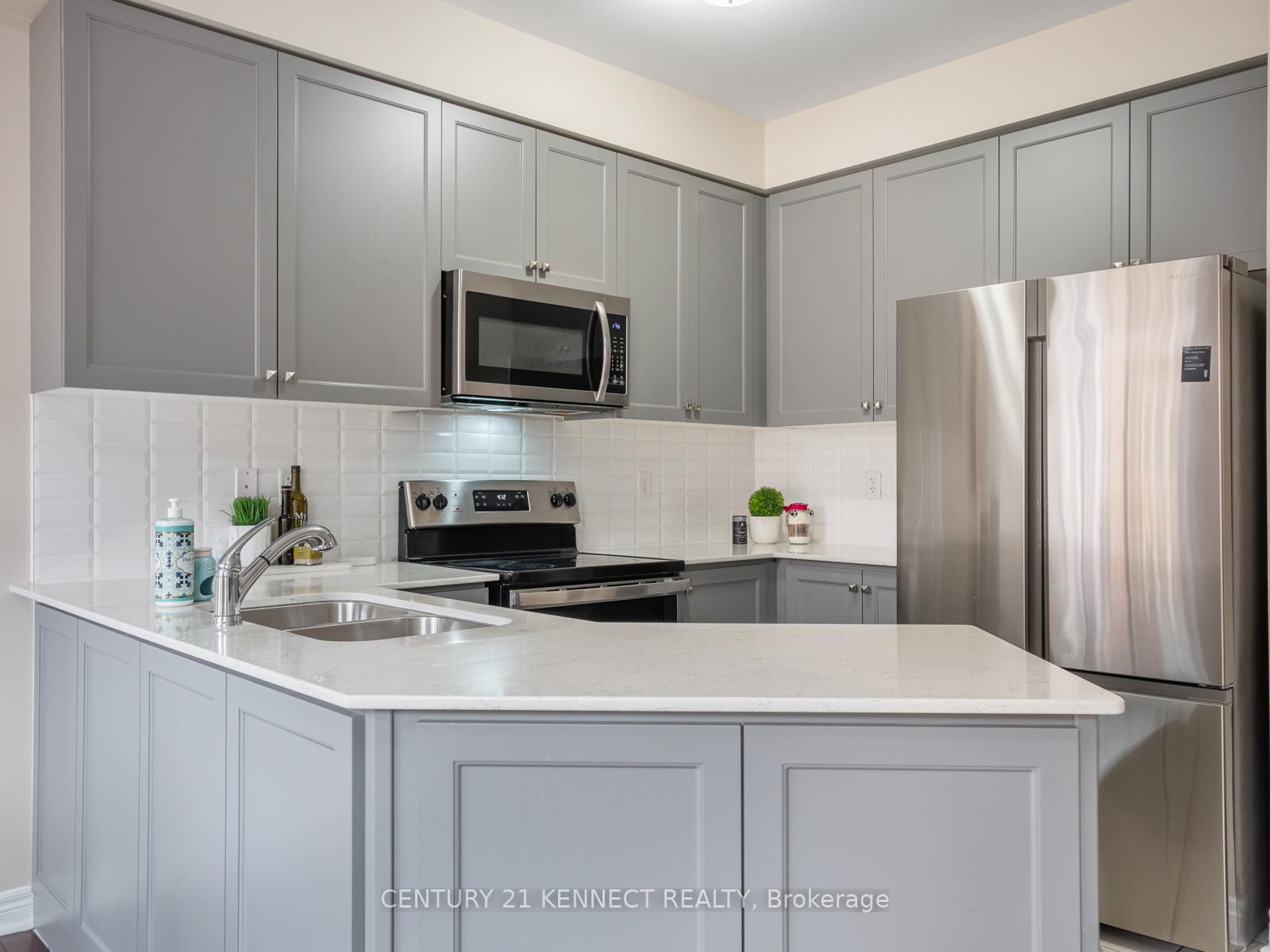 Photo 9 of 49 Finegan Circle, Brampton, Northwest Brampton — HOMEH