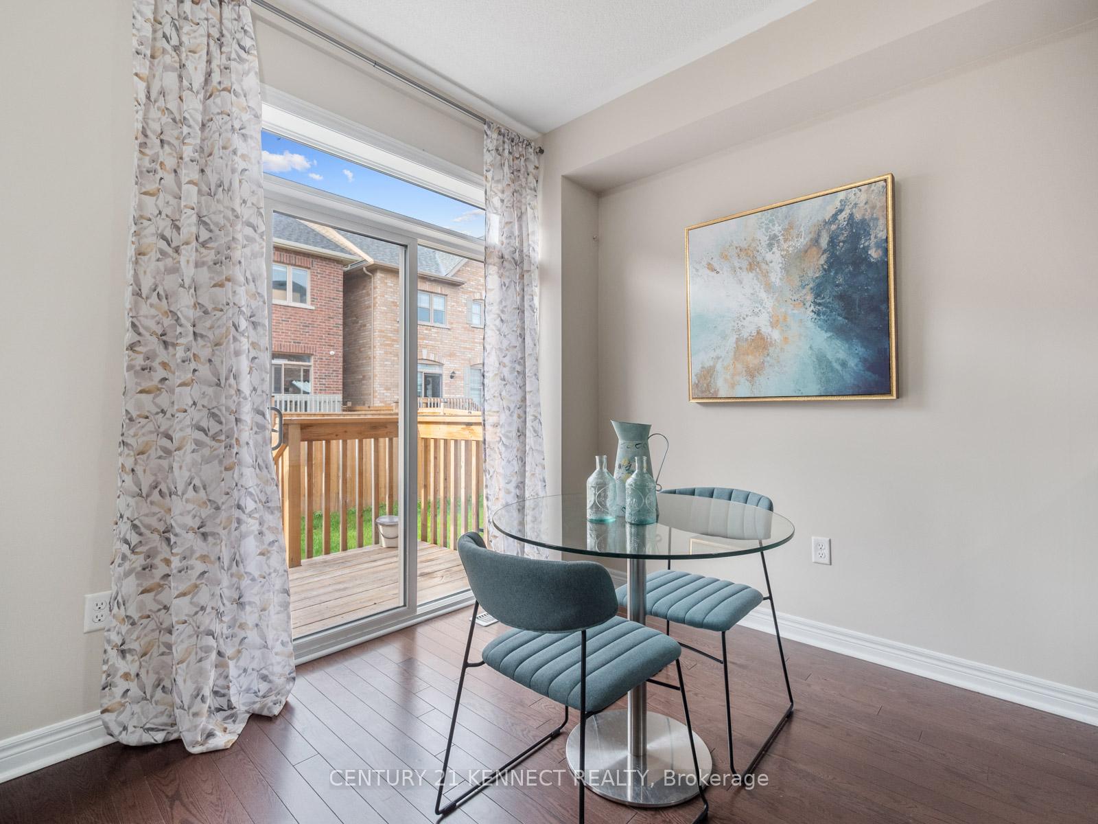 Photo 5 of 49 Finegan Circle, Brampton, Northwest Brampton — HOMEH
