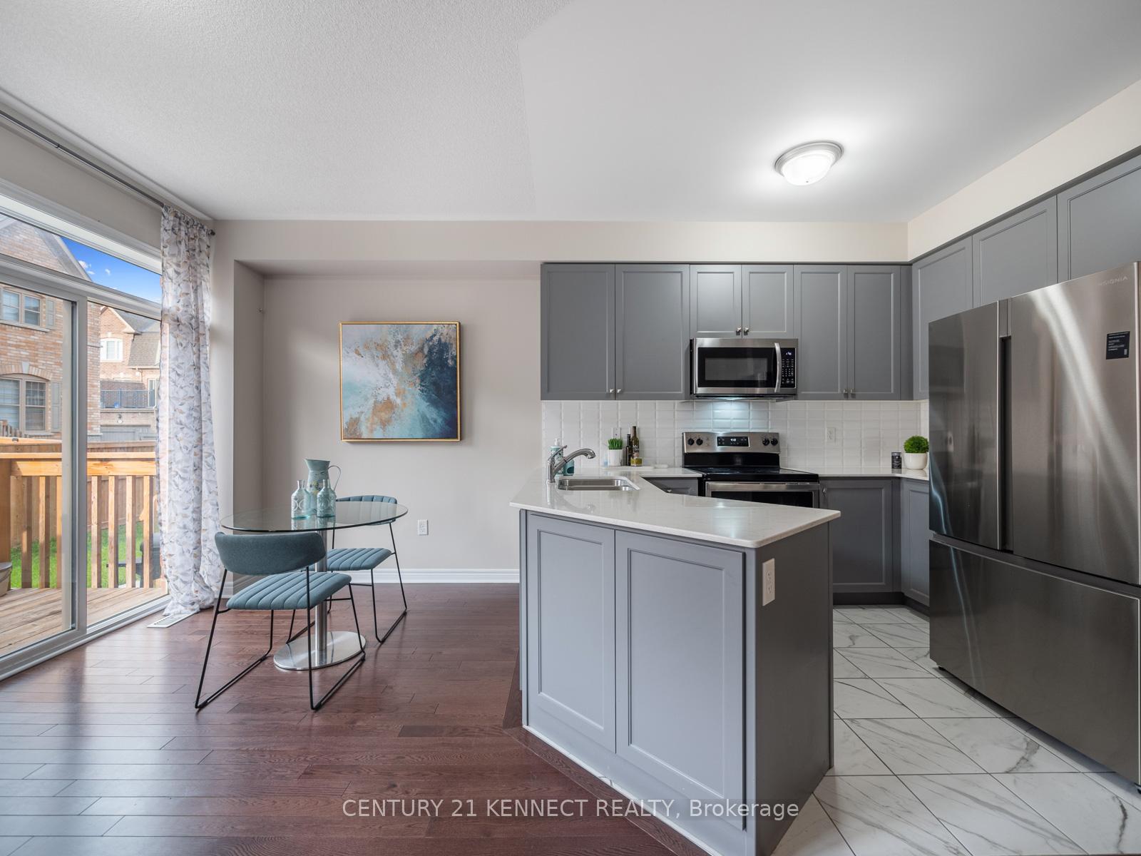 Photo 16 of 49 Finegan Circle, Brampton, Northwest Brampton — HOMEH