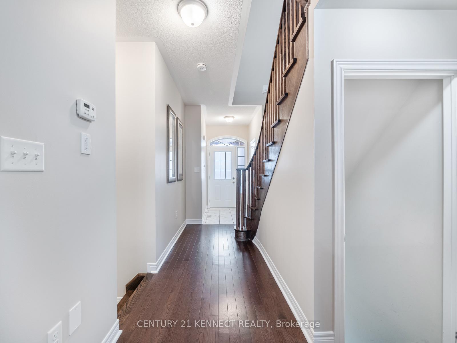 Photo 4 of 49 Finegan Circle, Brampton, Northwest Brampton — HOMEH