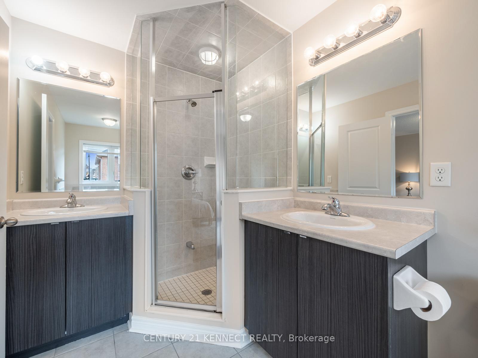 Photo 17 of 49 Finegan Circle, Brampton, Northwest Brampton — HOMEH