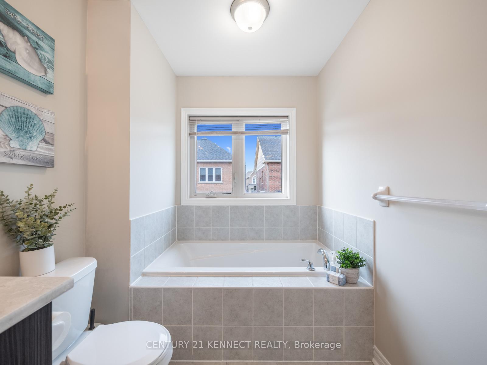 Photo 32 of 49 Finegan Circle, Brampton, Northwest Brampton — HOMEH