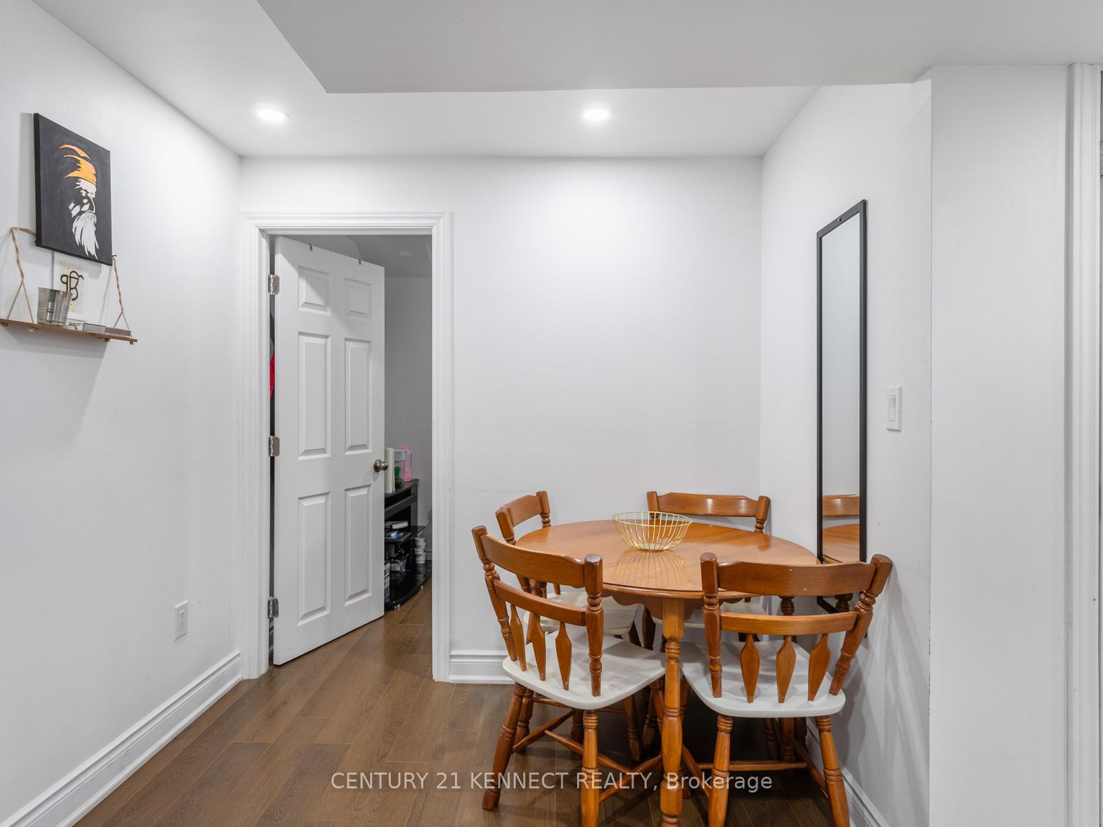 Photo 21 of 49 Finegan Circle, Brampton, Northwest Brampton — HOMEH