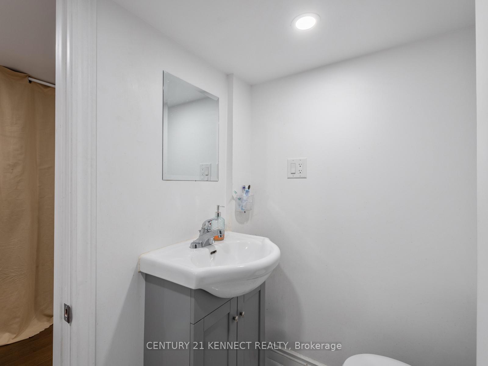 Photo 27 of 49 Finegan Circle, Brampton, Northwest Brampton — HOMEH