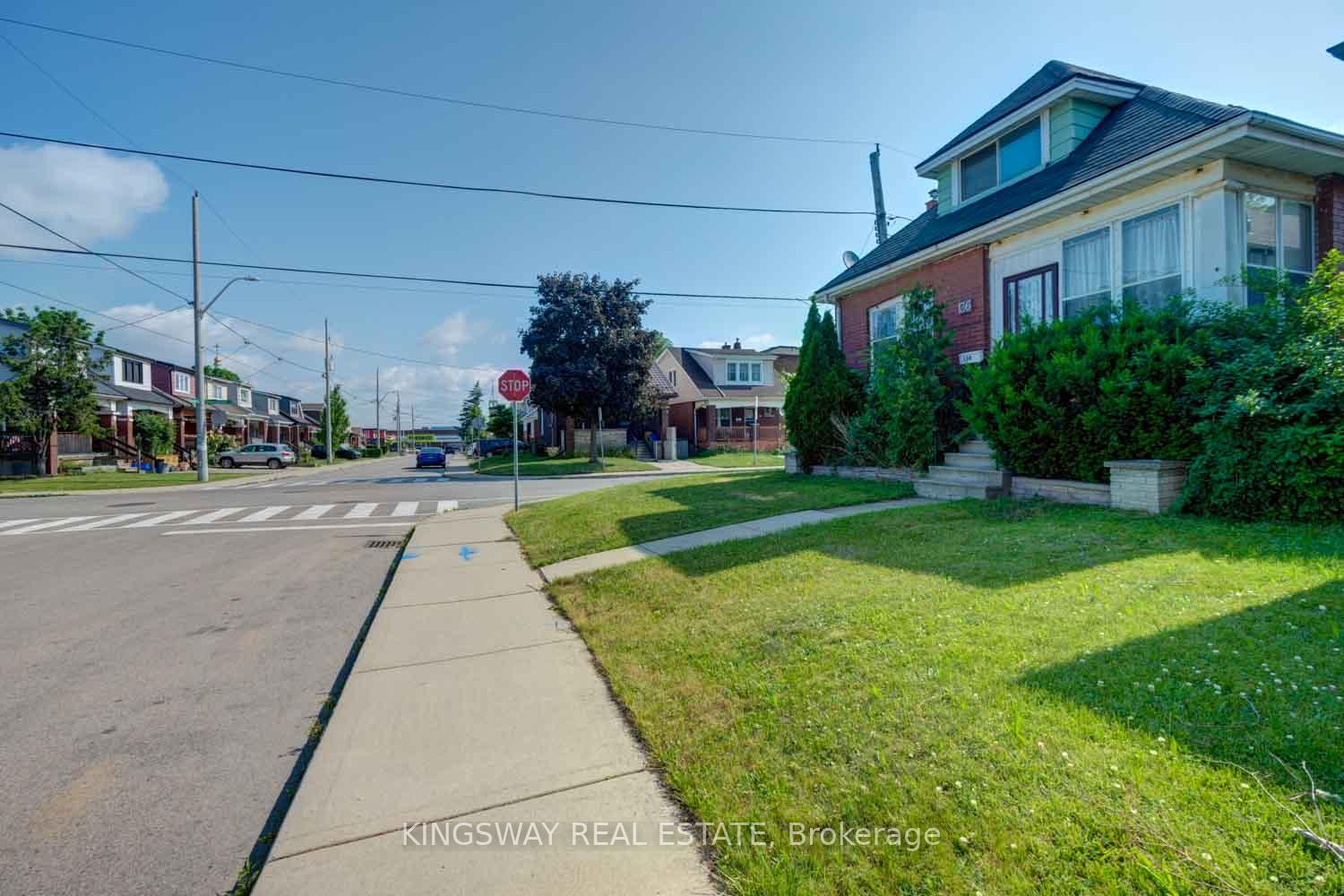 Photo 2 of 136 Connaught Avenue N, Hamilton, Stripley — HOMEH
