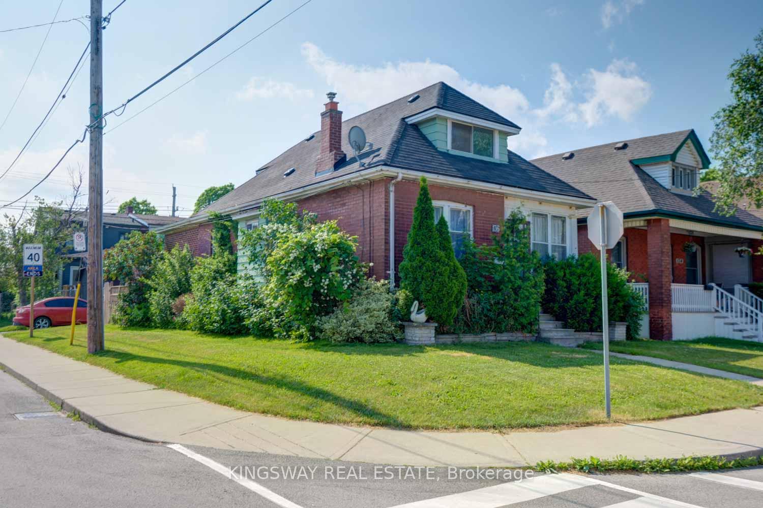 Photo 3 of 136 Connaught Avenue N, Hamilton, Stripley — HOMEH