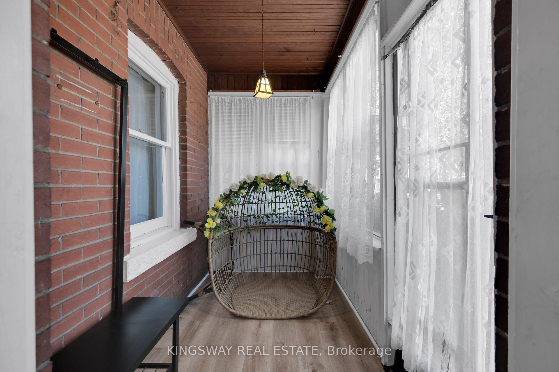 Photo 5 of 136 Connaught Avenue N, Hamilton, Stripley — HOMEH