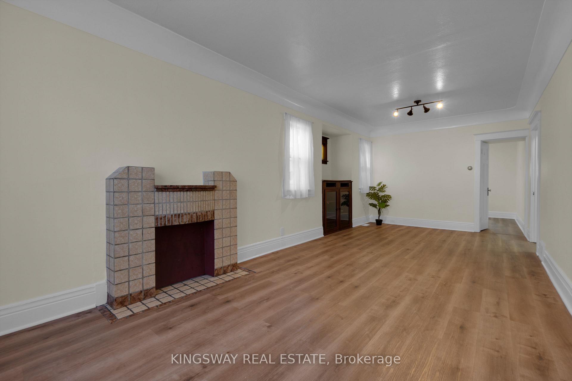 Photo 6 of 136 Connaught Avenue N, Hamilton, Stripley — HOMEH