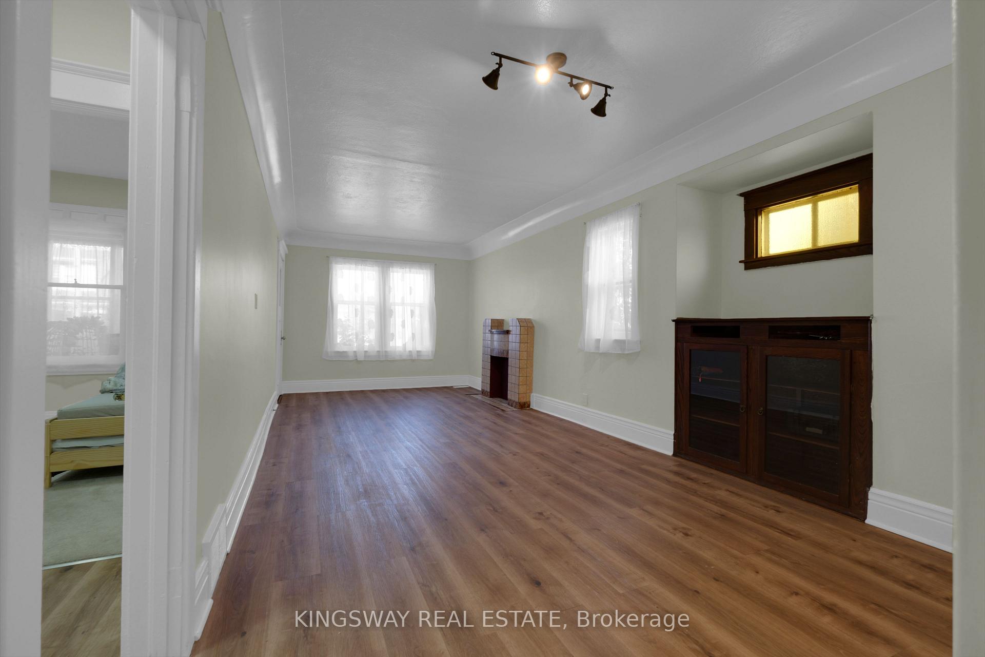Photo 7 of 136 Connaught Avenue N, Hamilton, Stripley — HOMEH