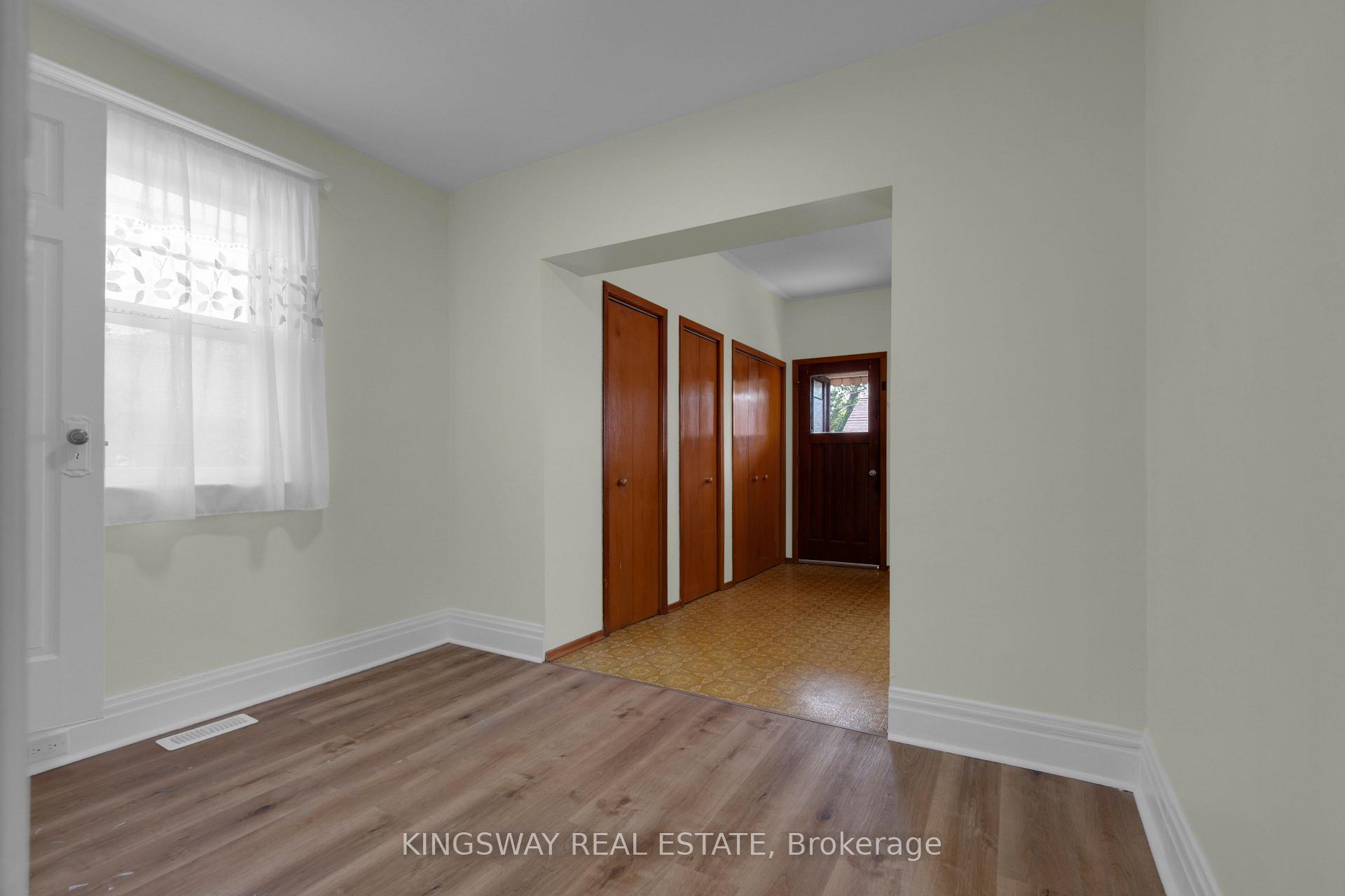 Photo 8 of 136 Connaught Avenue N, Hamilton, Stripley — HOMEH