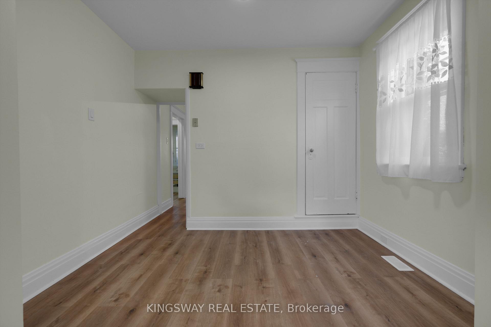 Photo 9 of 136 Connaught Avenue N, Hamilton, Stripley — HOMEH