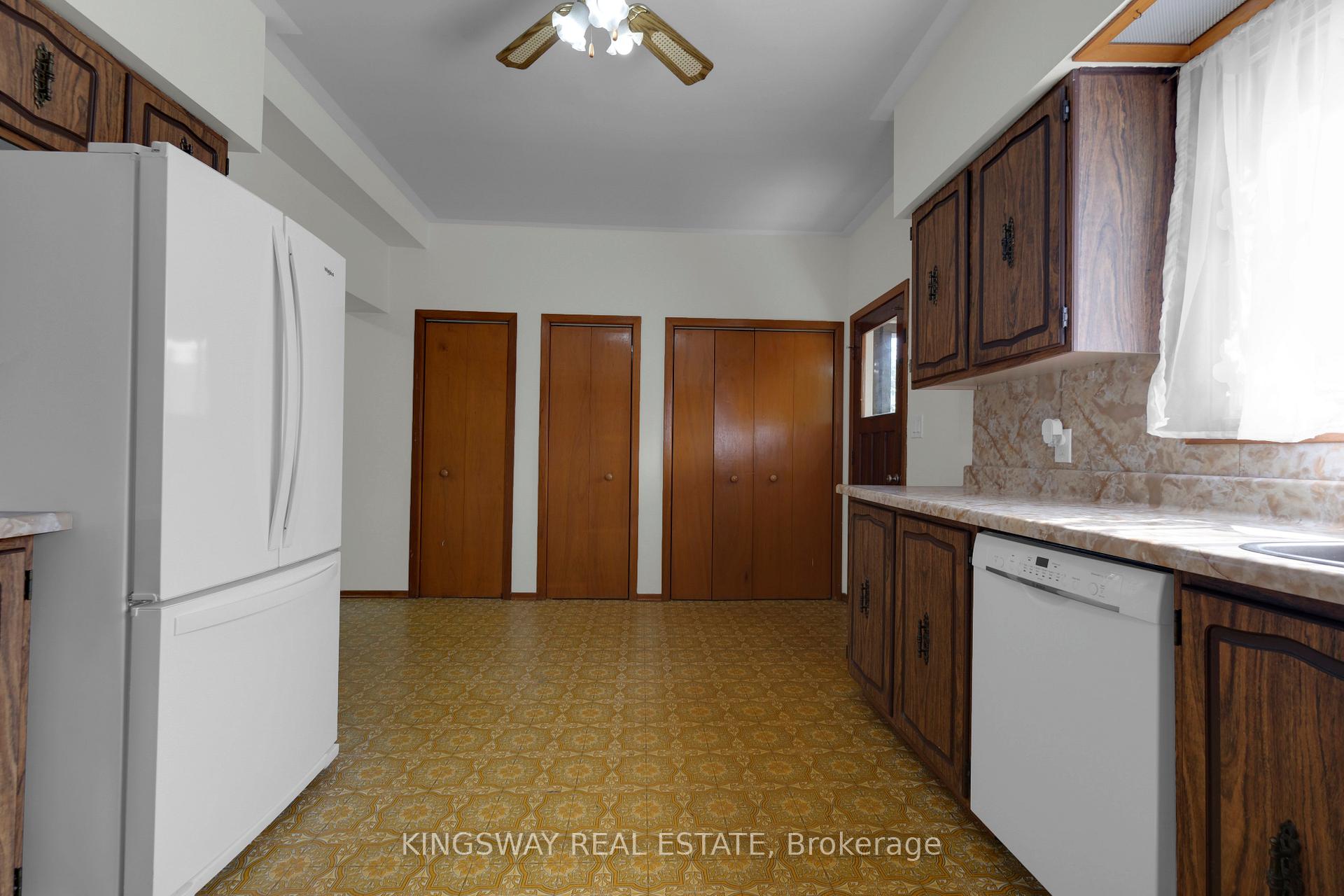 Photo 13 of 136 Connaught Avenue N, Hamilton, Stripley — HOMEH