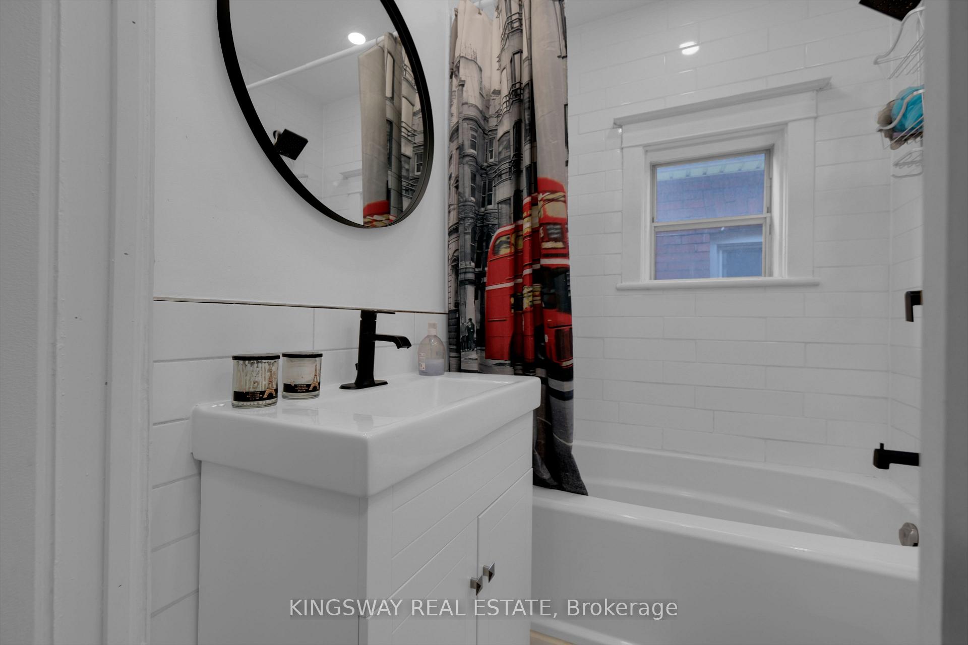 Photo 16 of 136 Connaught Avenue N, Hamilton, Stripley — HOMEH