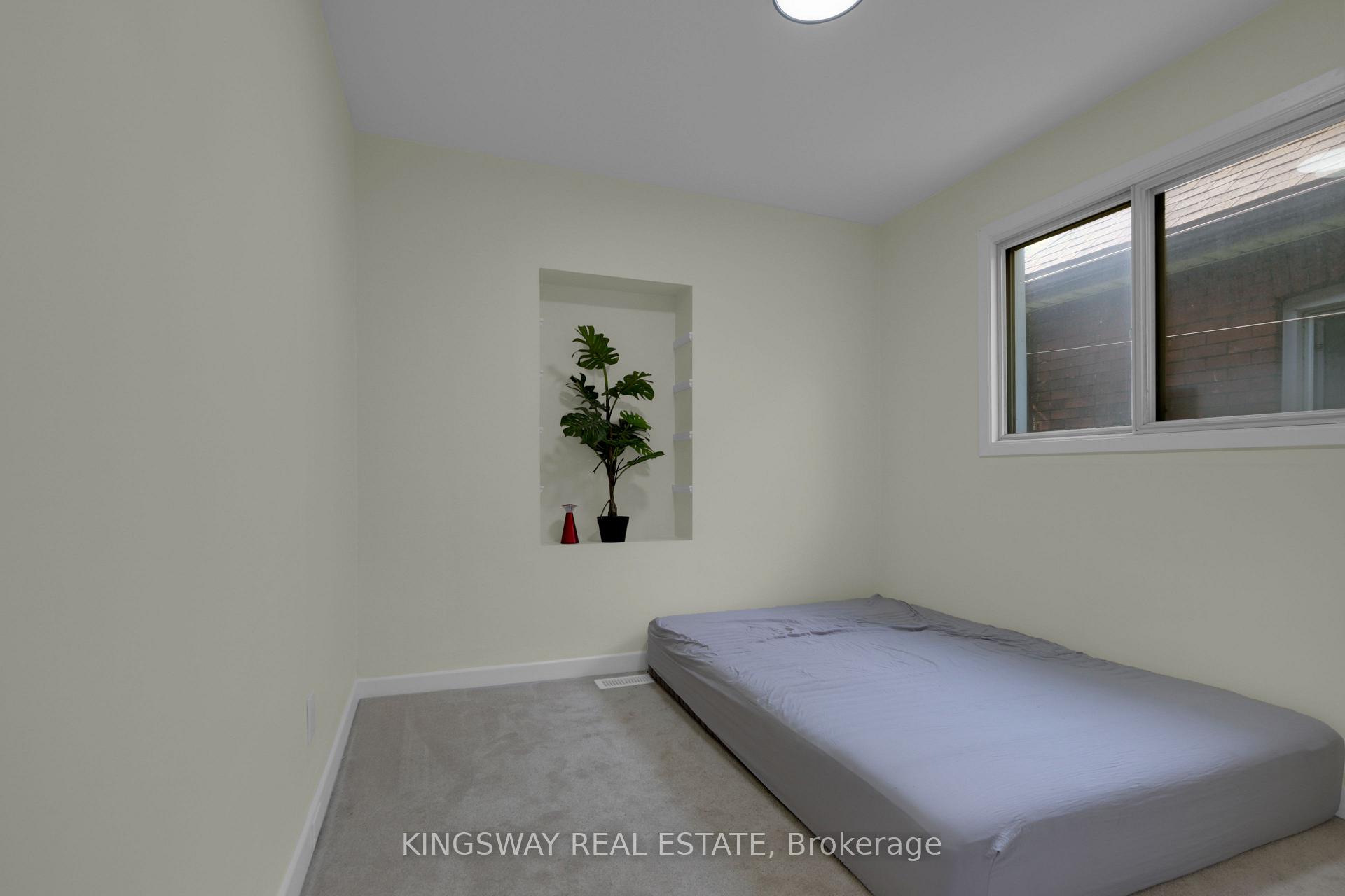 Photo 17 of 136 Connaught Avenue N, Hamilton, Stripley — HOMEH