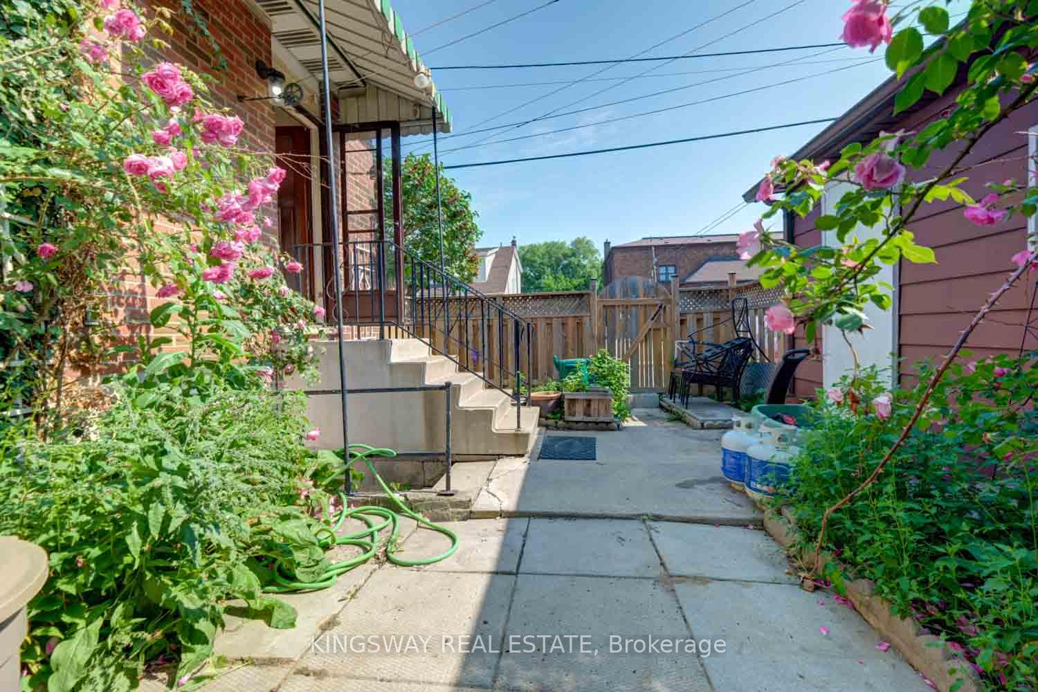 Photo 27 of 136 Connaught Avenue N, Hamilton, Stripley — HOMEH