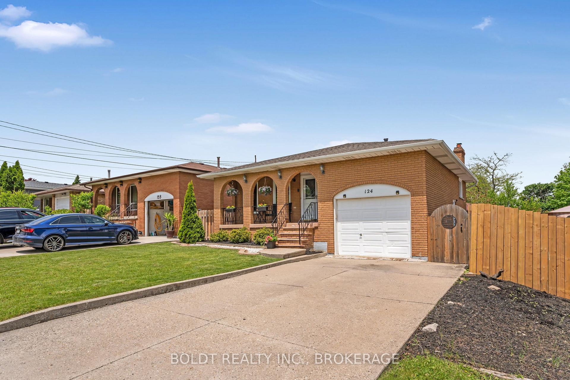 Photo 3 of 124 Quaker Crescent, Hamilton, Quinndale — HOMEH