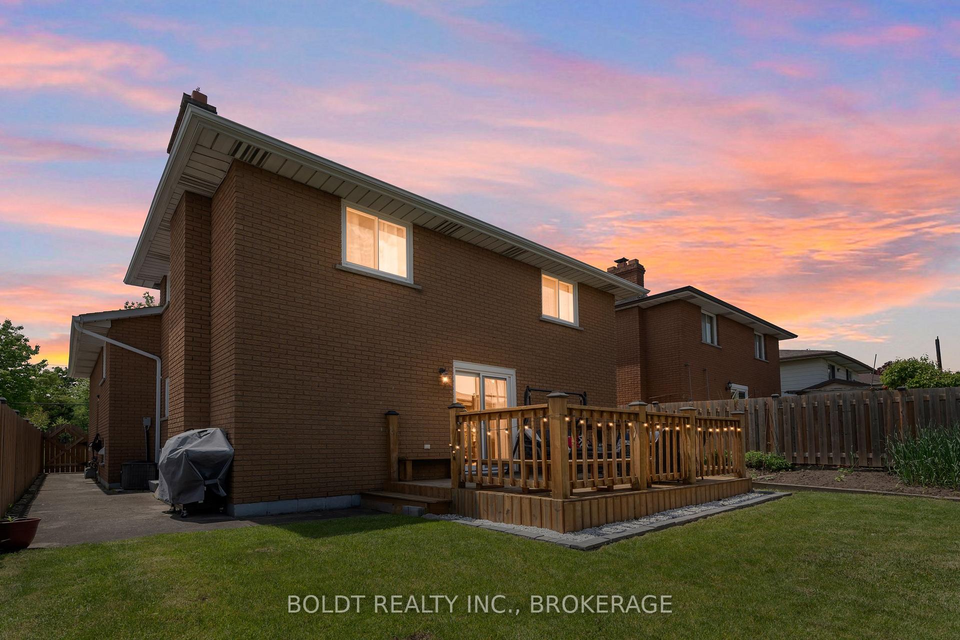 Photo 33 of 124 Quaker Crescent, Hamilton, Quinndale — HOMEH