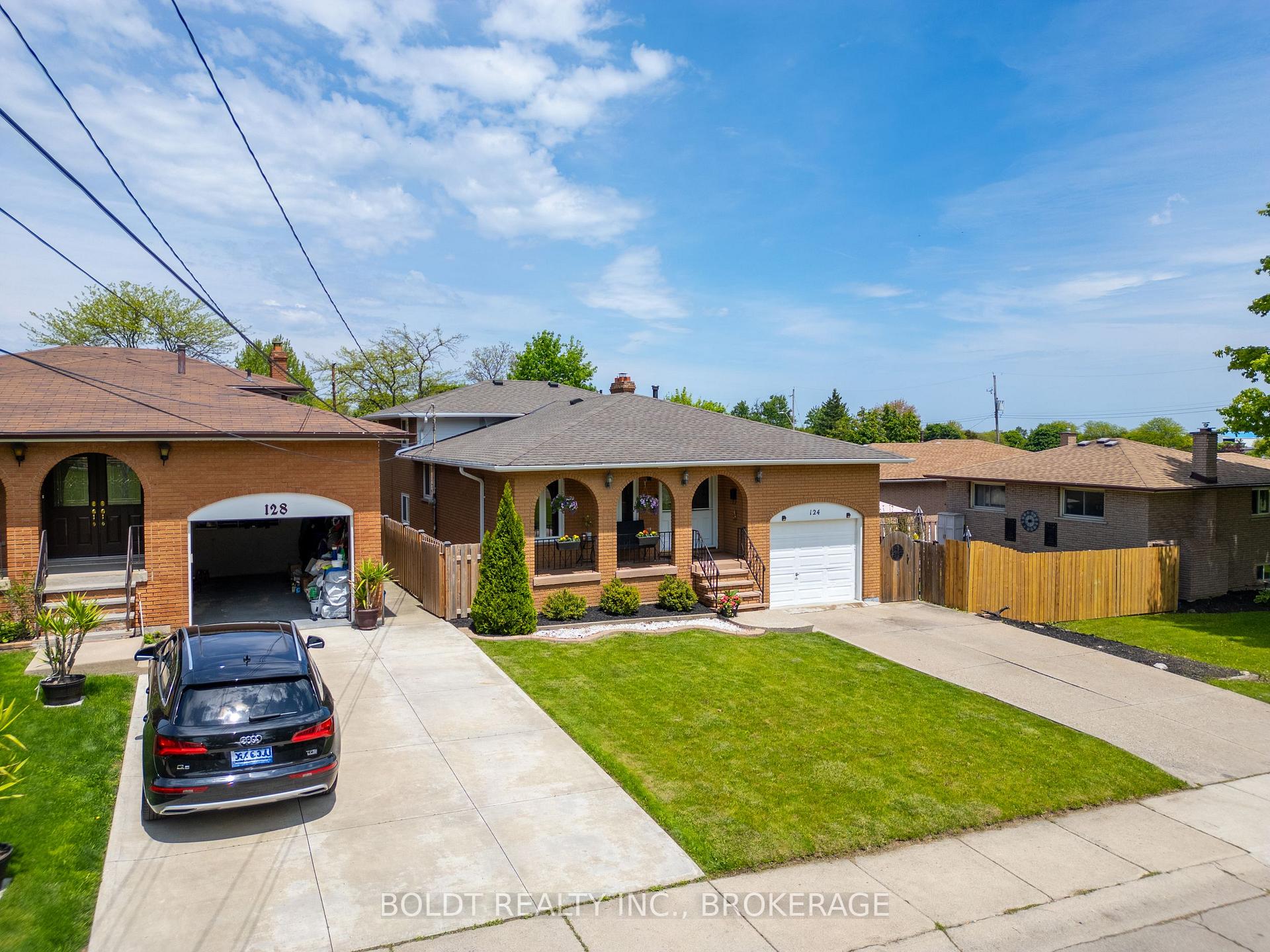 Photo 37 of 124 Quaker Crescent, Hamilton, Quinndale — HOMEH