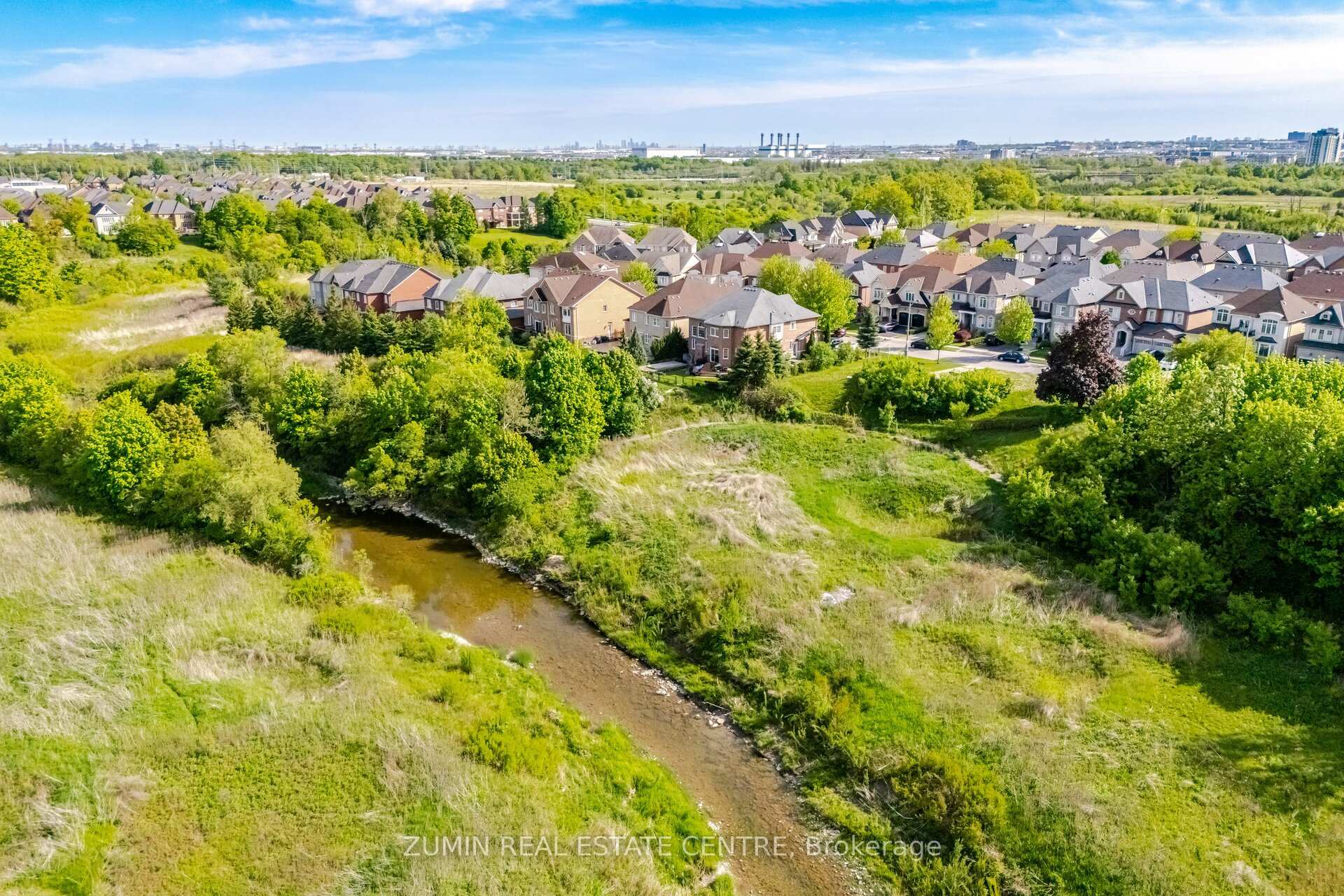 Photo 23 of 19 Hawkridge Trail, Brampton, Bram East — HOMEH