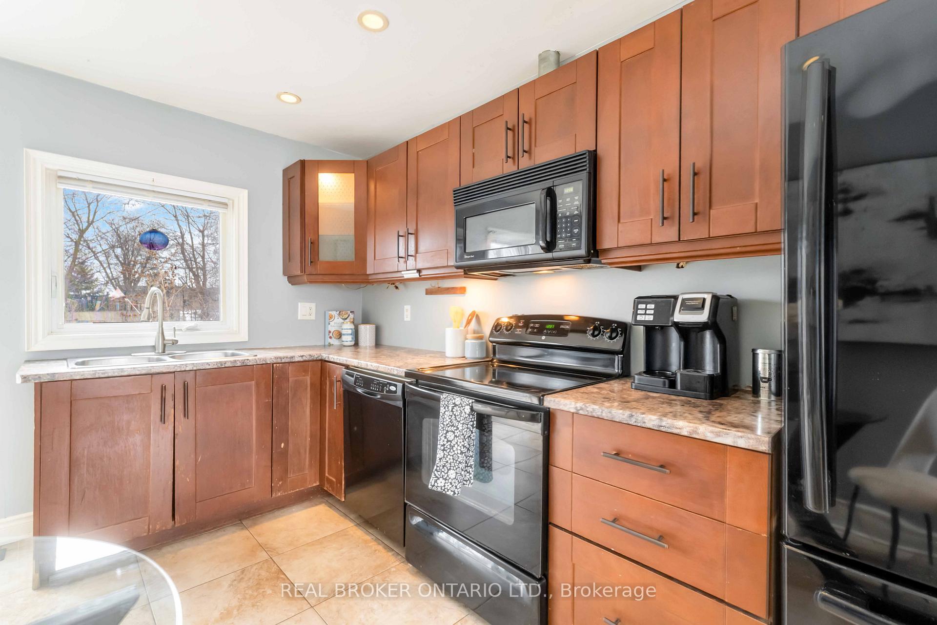 Photo 4 of 16 Oriole Crescent, Hamilton, McQuesten — HOMEH