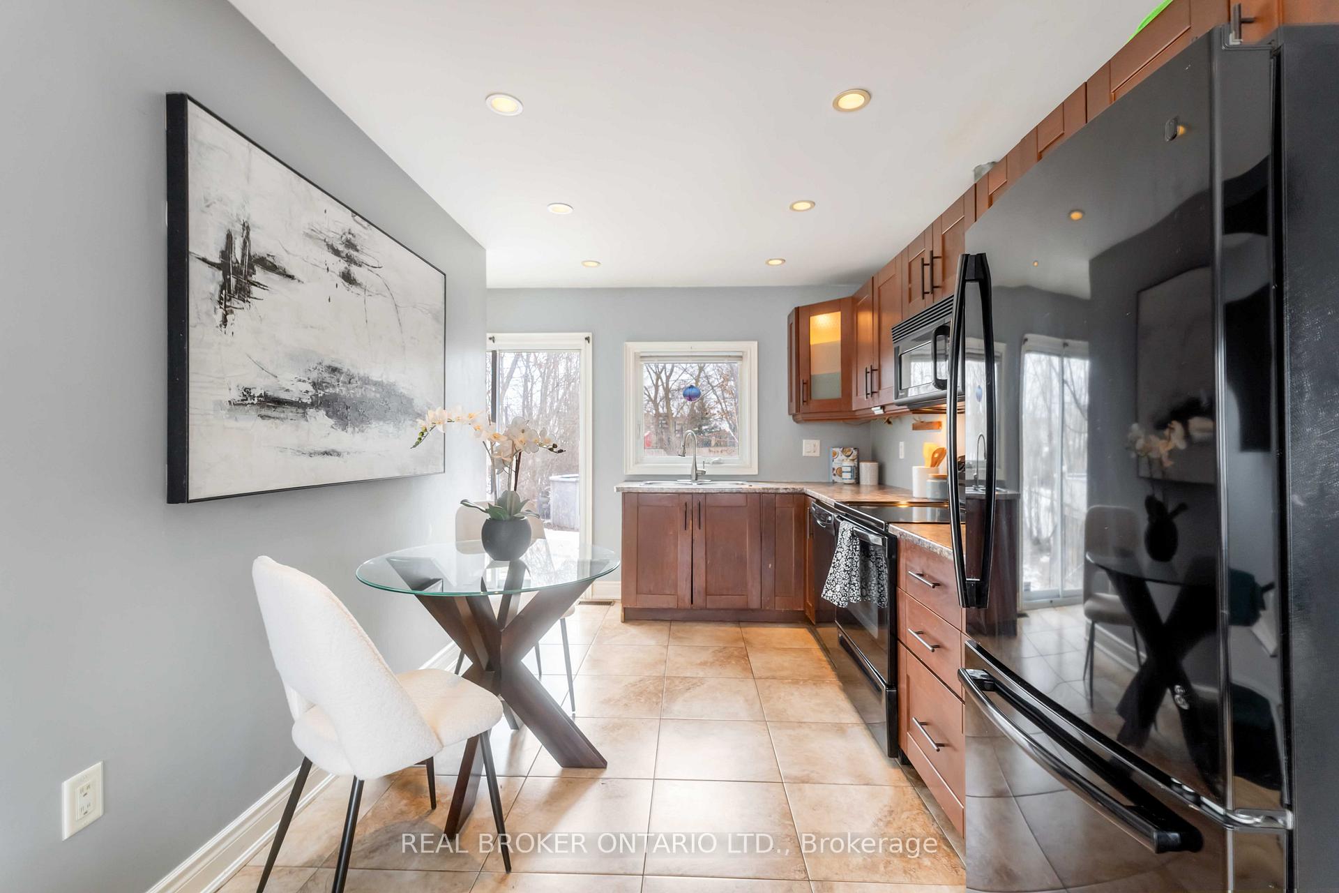 Photo 5 of 16 Oriole Crescent, Hamilton, McQuesten — HOMEH