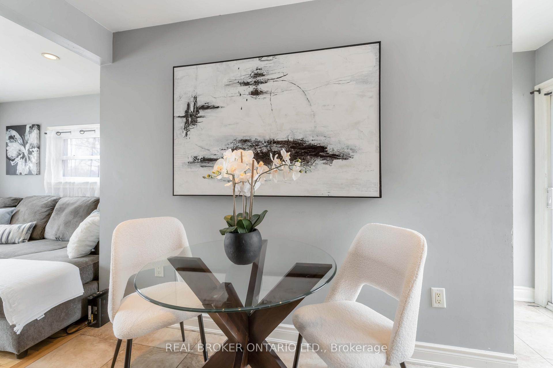 Photo 6 of 16 Oriole Crescent, Hamilton, McQuesten — HOMEH