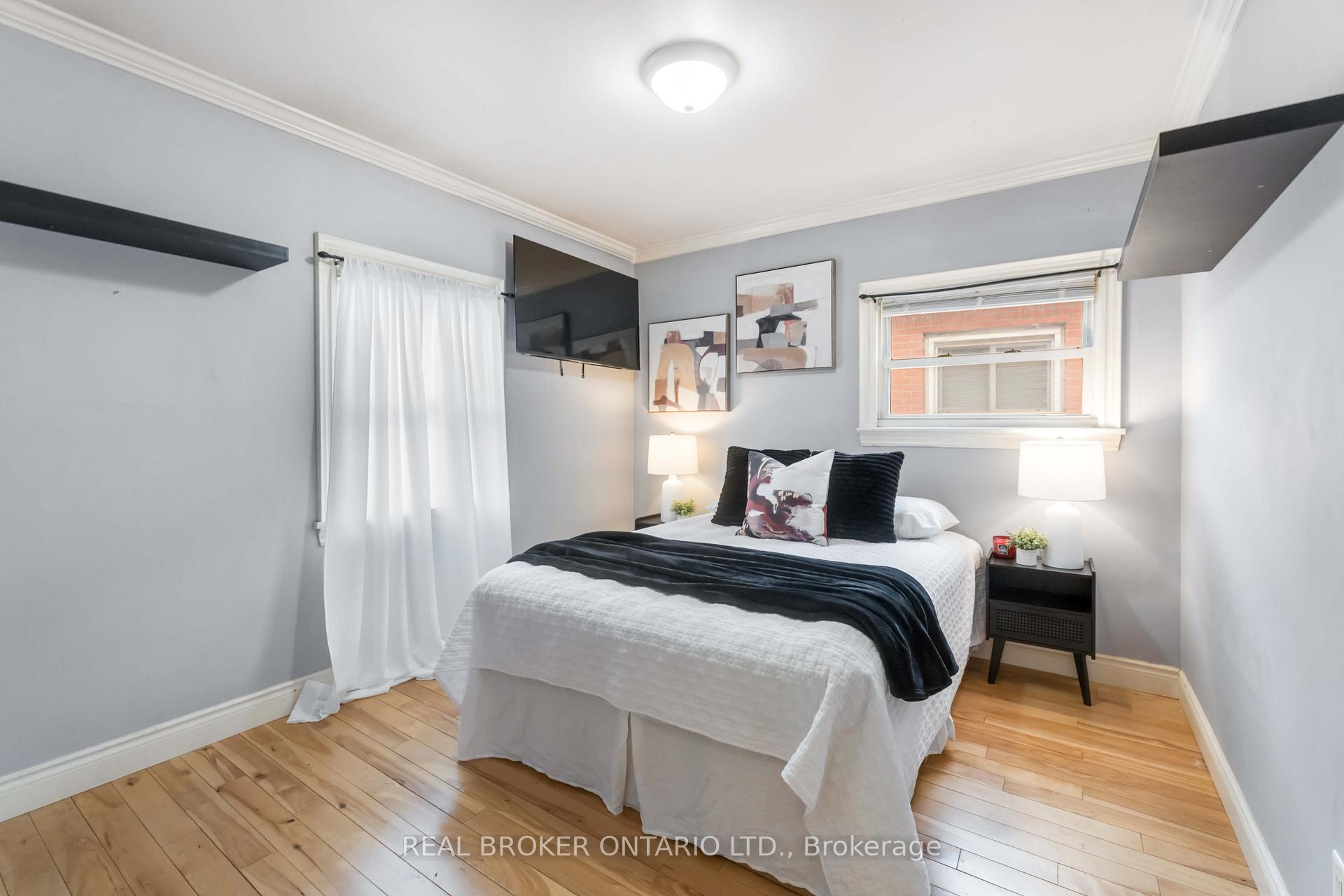 Photo 13 of 16 Oriole Crescent, Hamilton, McQuesten — HOMEH