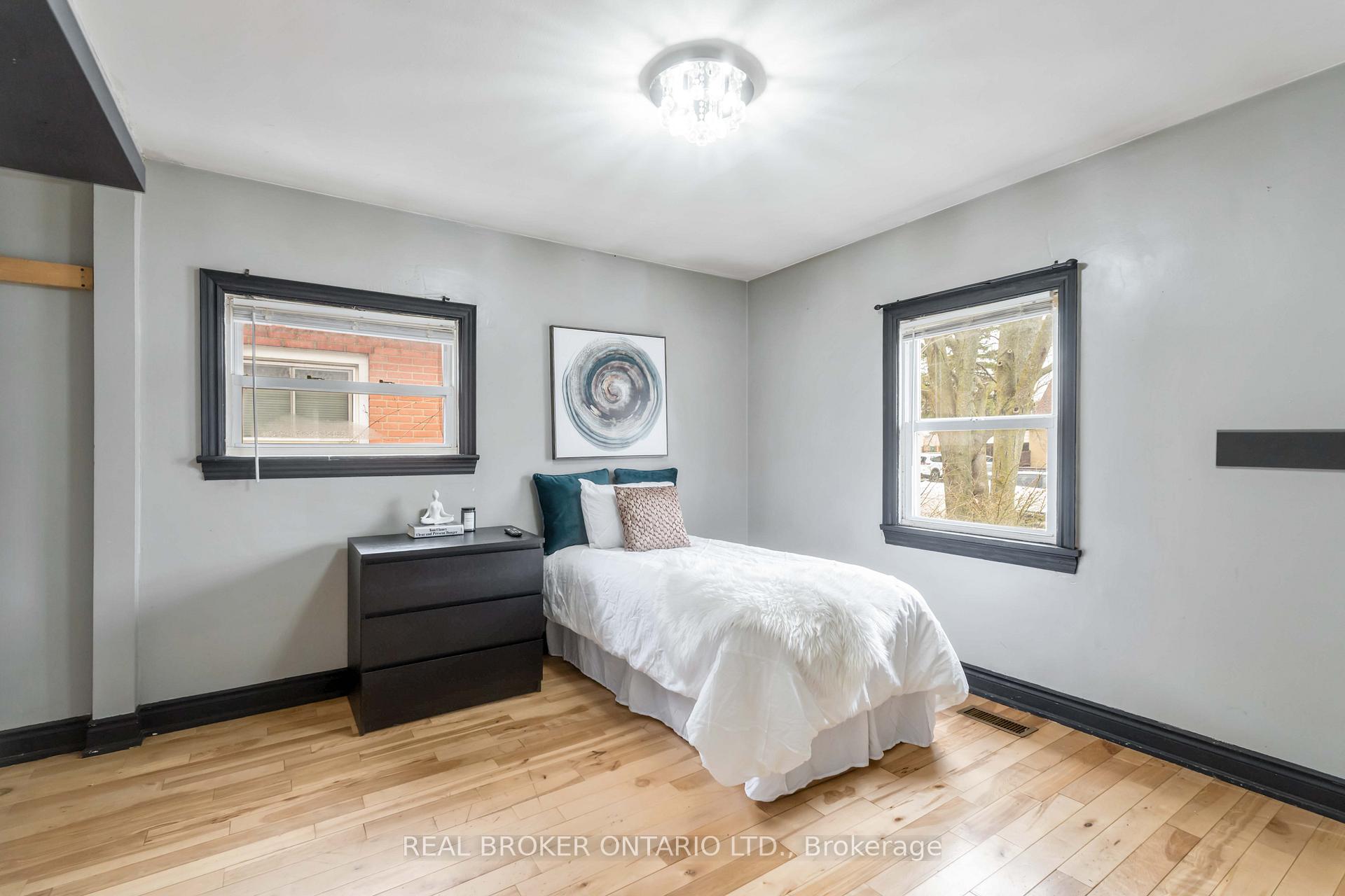 Photo 15 of 16 Oriole Crescent, Hamilton, McQuesten — HOMEH