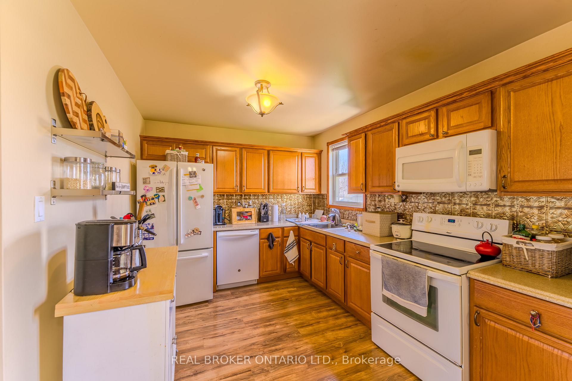Photo 3 of 120 Howard Avenue, Hamilton, Balfour — HOMEH