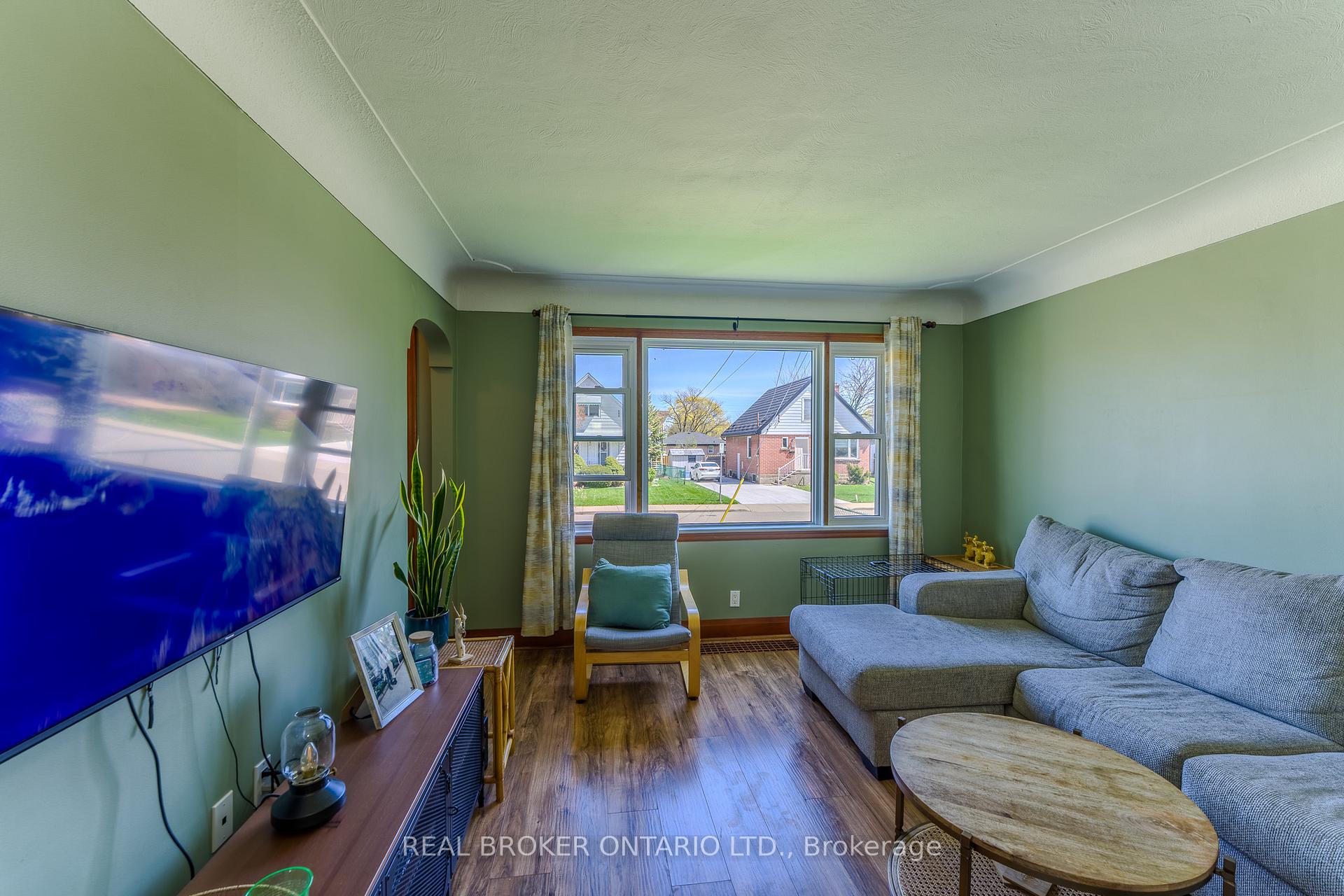 Photo 6 of 120 Howard Avenue, Hamilton, Balfour — HOMEH