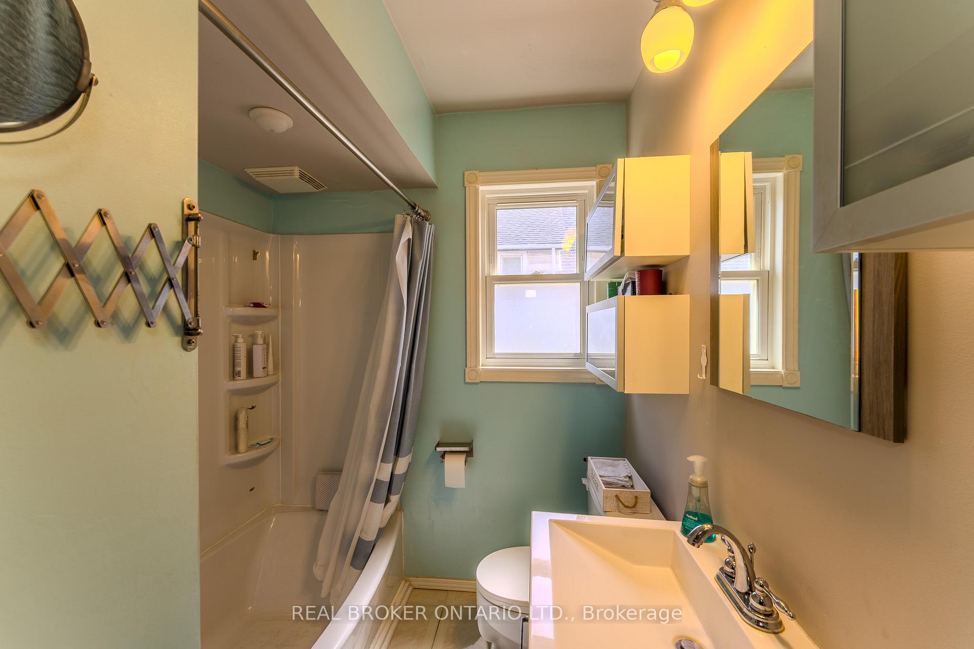 Photo 11 of 120 Howard Avenue, Hamilton, Balfour — HOMEH