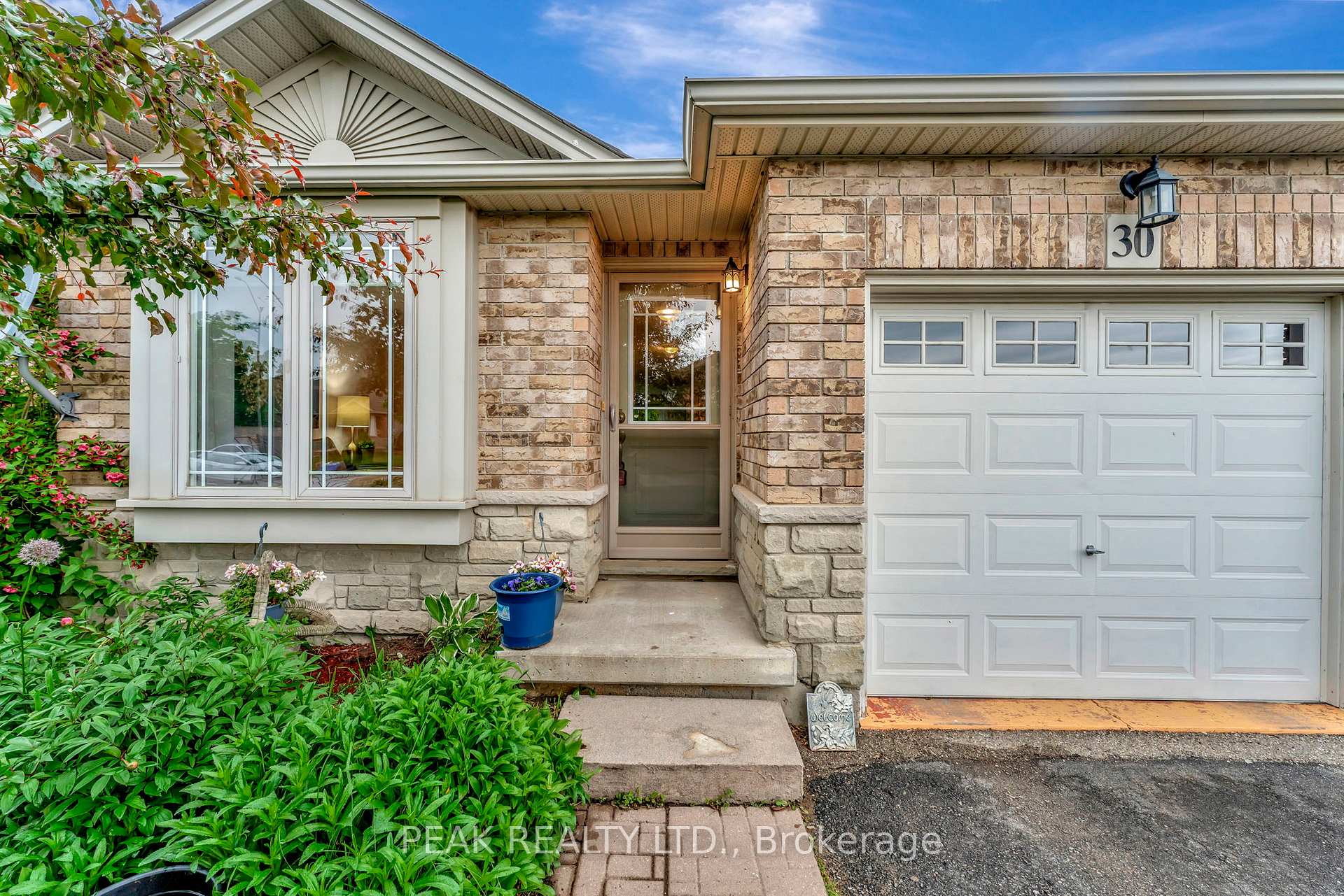 Photo 1 of 30 Savannah Ridge Drive, Brant, Paris — HOMEH